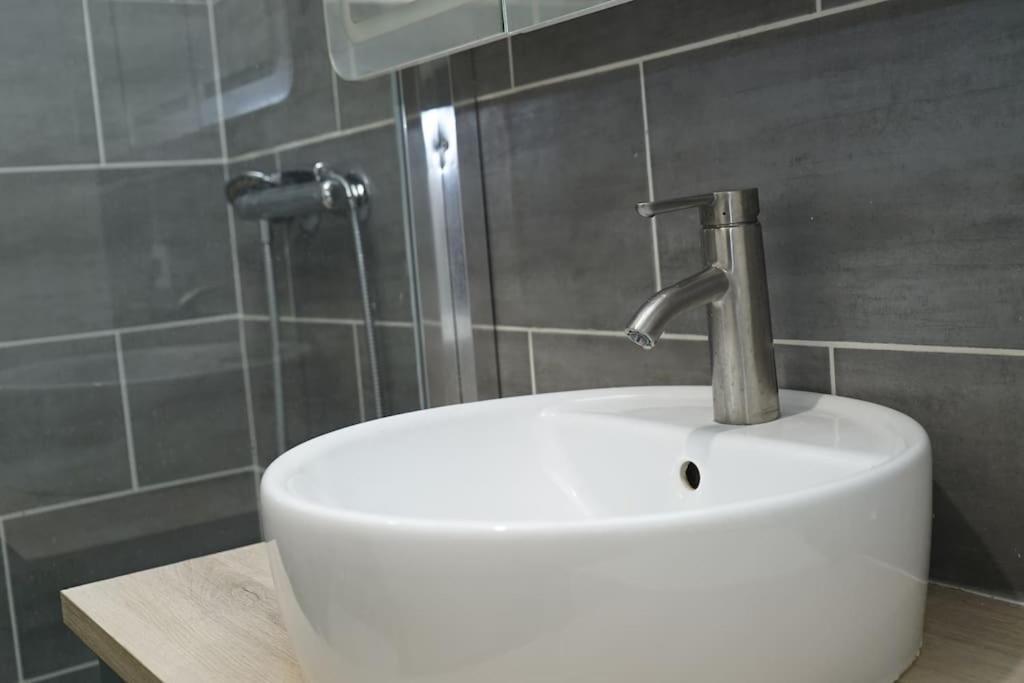 2 Bedrooms- 20' Paris - 25' Disneyland - Wifi Villiers-sur-Marne Exteriör bild
